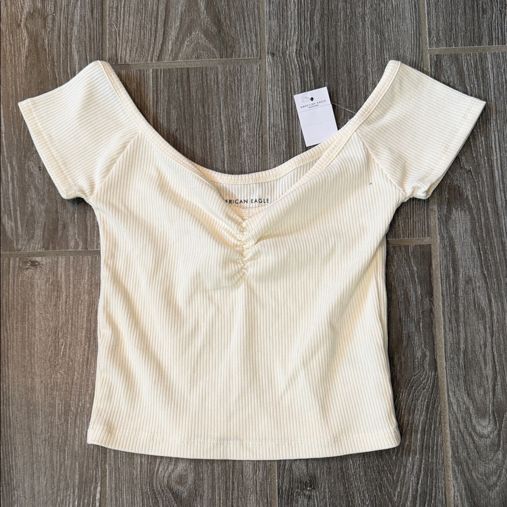 NWT 🎉 American Eagle Outfitters Cream Ribbed Off-Shoulder Ruched Crop Top small